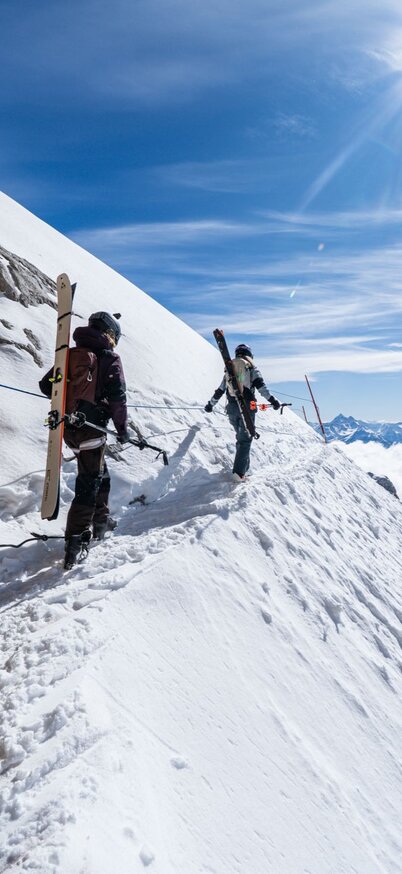 Freerider am Dachstein bei blauem Himmel. | © Josh Absenger