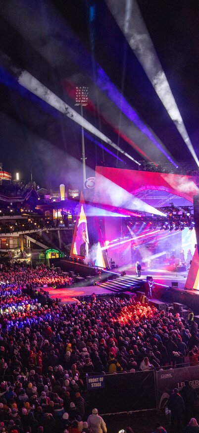 Ski-Opening 2023 im Planai Stadion | © Harald Steiner Robbie Williams heizt beim Ski-Opening 2023 das Planai Stadion ein | © Harald Steiner