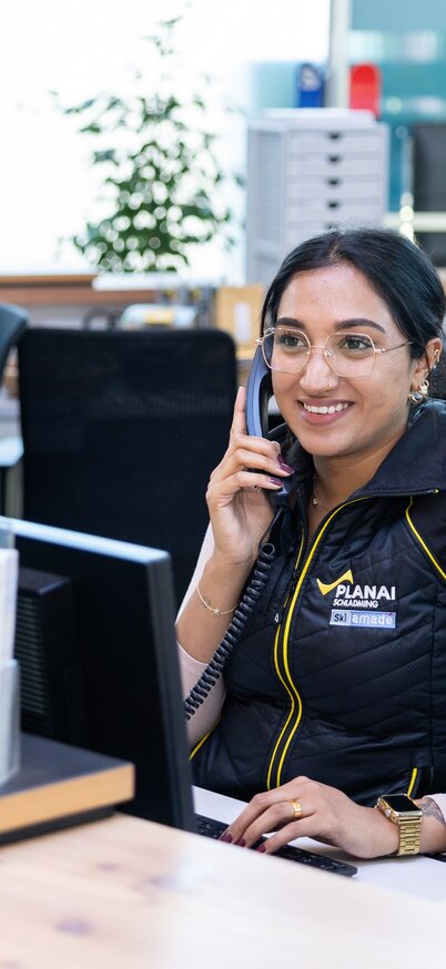 Unser Infopoint-Team im Planet Planai steht gerne für Fragen zur Verfügung. | © Harald Steiner - Fotografie