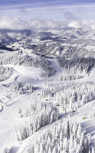 Der Superpark Planai von oben mit verschneiter Landschaft | © Josh Absenger