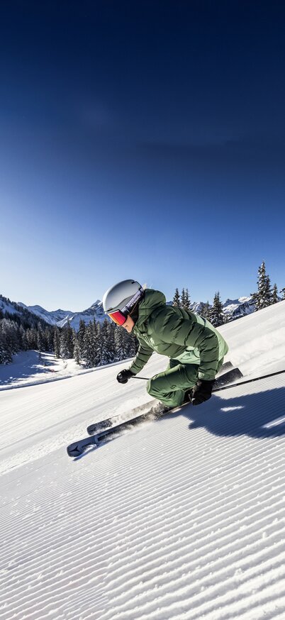 Skifahren auf der Planai | © Mirja Geh Eine Skifahrerin beim Skifahren auf der Schladminger Planai | © Mirja Geh
