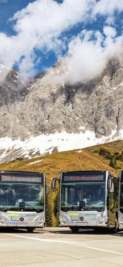 Moderne Busflotte der Ramsauer Verkehrsbetriebe in Ramsau am Dachstein | © Loretta Kvitek