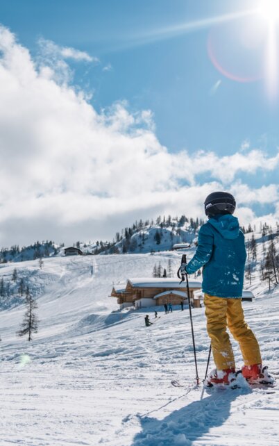 Mama und Kind stehen auf der Piste in der Fageralm. | © Gerald Gruenwald