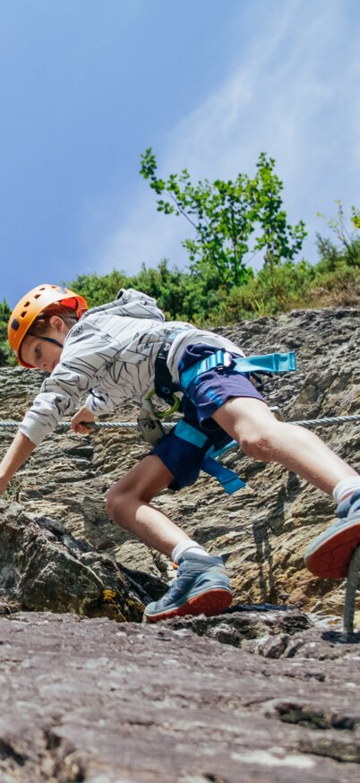 2 junge Kletterer hängen in den Seilen beim Goas Steigl, Reiteralm. | © Gerald Grünwald
