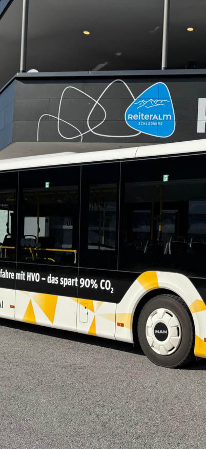 Wander- und Bikebus steht an der Haltestelle bei der Talstation Preunegg Jet der Reiteralm | © Reiteralm Bergbahnen