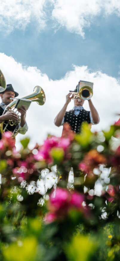 Das Fest zur Almrauschblüte auf der Reiteralm mit Rahmenprogramm wie ökomenischer Gottesdienst, Live-Musik uvm. | © Christine Höflehner