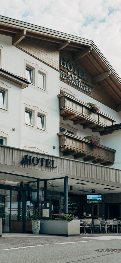modernes Alpinehotel mit großer Terasse | © Stefan Trocha Photography