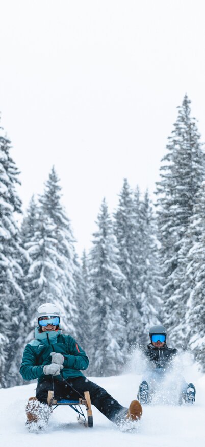 Mehrere Personen auf Rodeln | © Mathäus Gartner