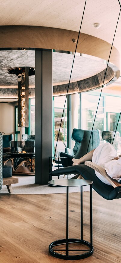 Ein Paar entspannt im Wellnessbereich im Hotel Schwaigerhof | © Hotel Schwaigerhof