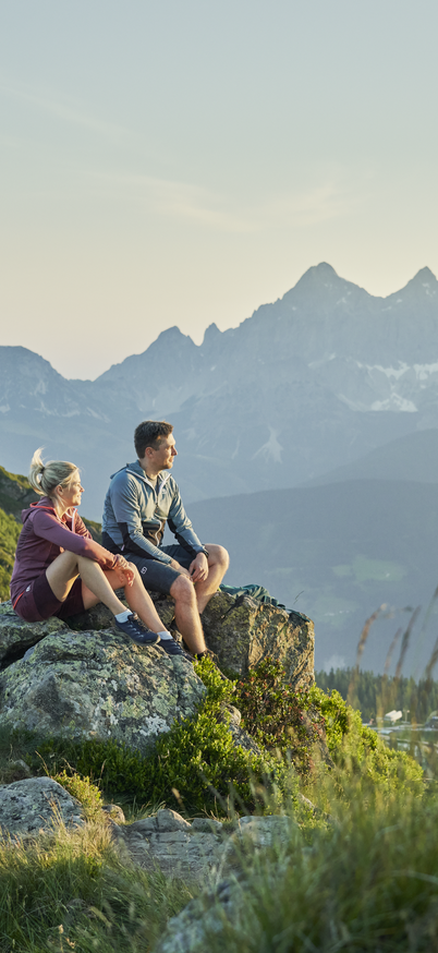 2 Wanderer am Rundweg Gasselhöhe auf der Reiteralm | © Peter Burgstaller