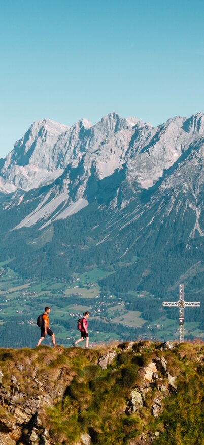 Wanderer am Gipfel der Bärfellspitze am Hauser Kaibling | © Mathäus Gartner