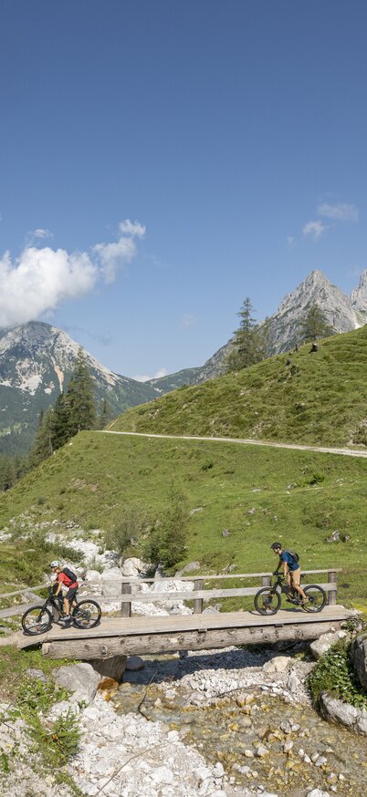 Biker auf der Panorama Runde  | © Lorenz Masser