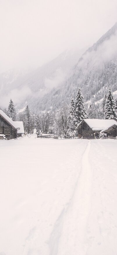 Tief verschneite Winterlandschaft im Obertal | © Gerhard Pilz
