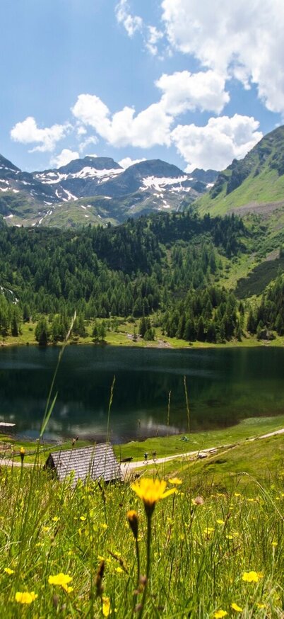 Duisitzkar mit dem Duisitzkarsee und den beiden Hütten im Obertal