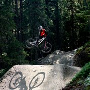 Mountainbiker auf der Jumpline