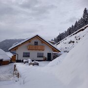 Anblick hintere Seite Winter-Balkon Apartment