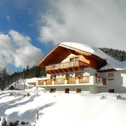 Winter Haus von vorne