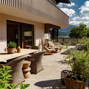 Huge terrace with east/west/north exposure