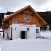 Gebäudeansicht (Winter)