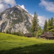 Bei der Schröflhütte mit Blick zum Multereck
