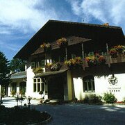 Jagdschloss Falkenhof Sommeransicht