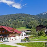 Kainreiterhof - Hausansicht im Sommer