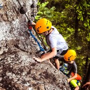 Kinder am Kalo Klettersteig