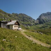 Landawirseehütte im Lungau mit Blick zum Hochgolling