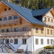 Neue  errichtetes  Bauernhaus