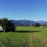 Blick nach Lantschern. Im Hintergrund der Hochmölbing und der Hochtausing.