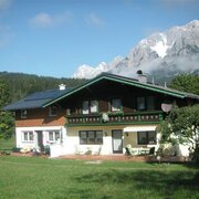 Unser Haus mitten im Grünen