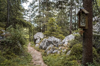 Entlang der Marterl auf dem alten Kirchweg nach Pürgg