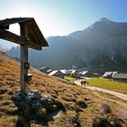 Das Marterl bei der Ursprungalm unterhalb der Steirischen Kalkspitze