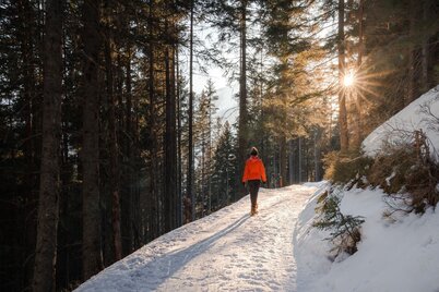 Ein schöner Tag auf Schneeschuhen geht zu Ende im Naturpark Sölktäler