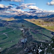 Aussicht vom Tressenstein. Der Grimming wirft seinen Schatten ins Ennstal.