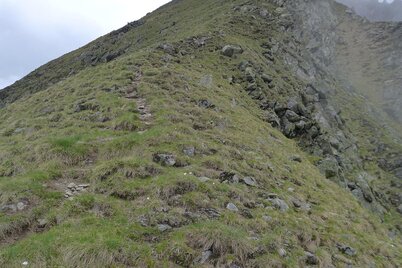 Der Rücken führt auf den Gipfel